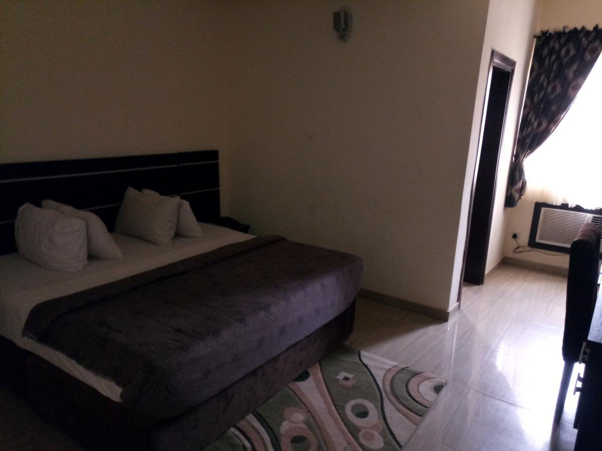 Hotel Benizia Асаба Екстериор снимка