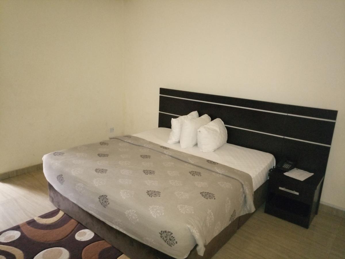 Hotel Benizia Асаба Екстериор снимка