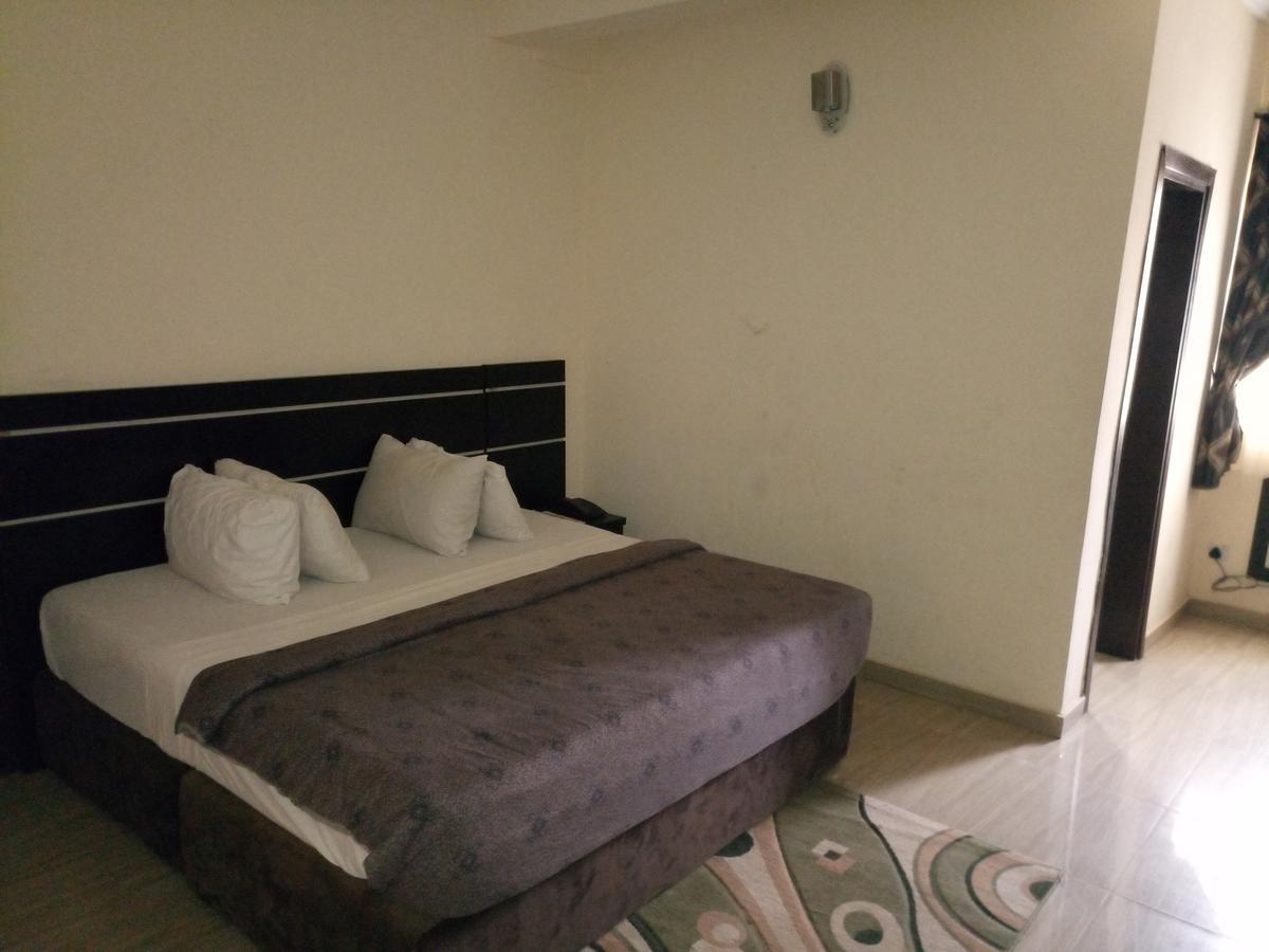 Hotel Benizia Асаба Екстериор снимка