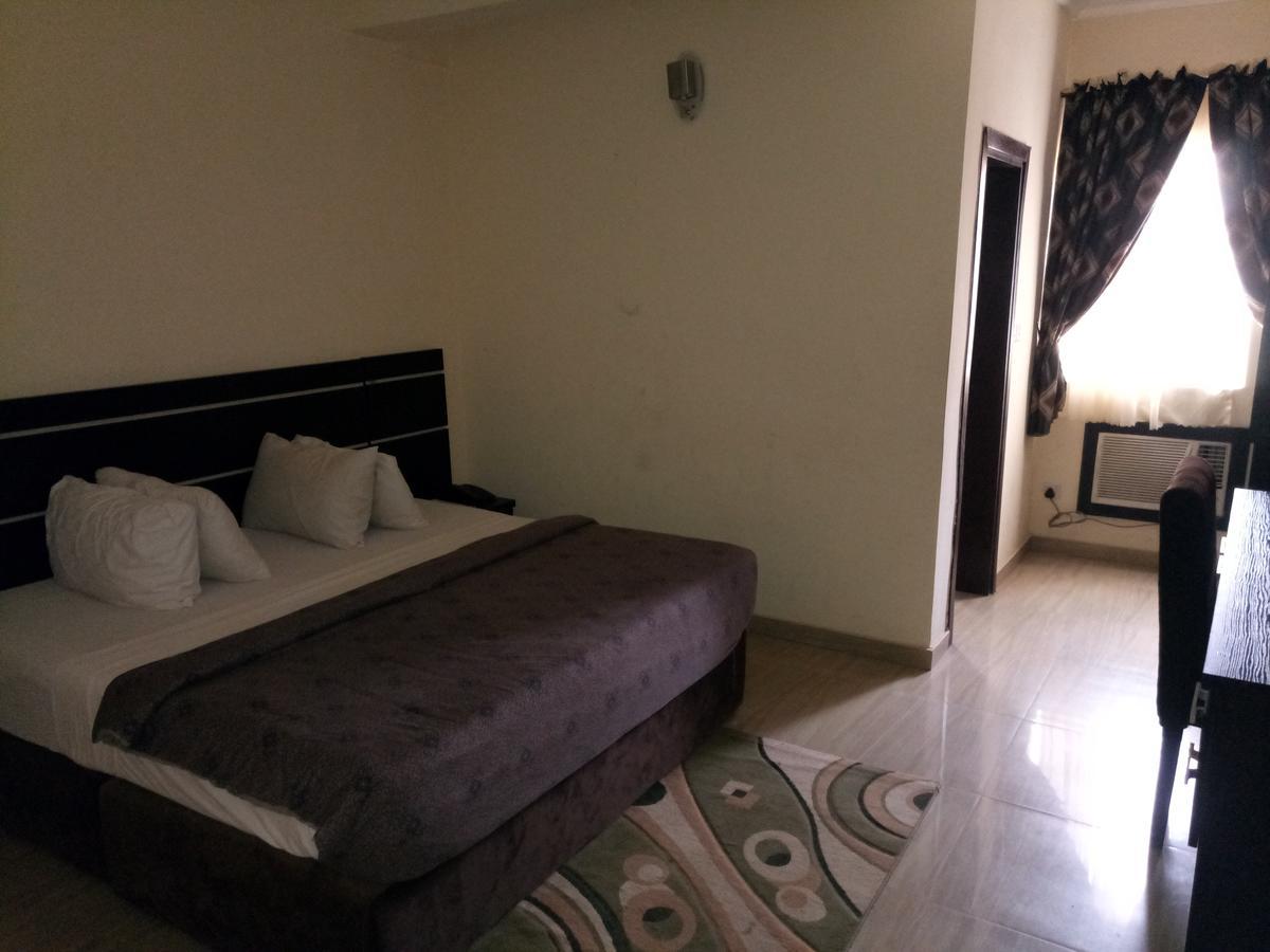Hotel Benizia Асаба Екстериор снимка