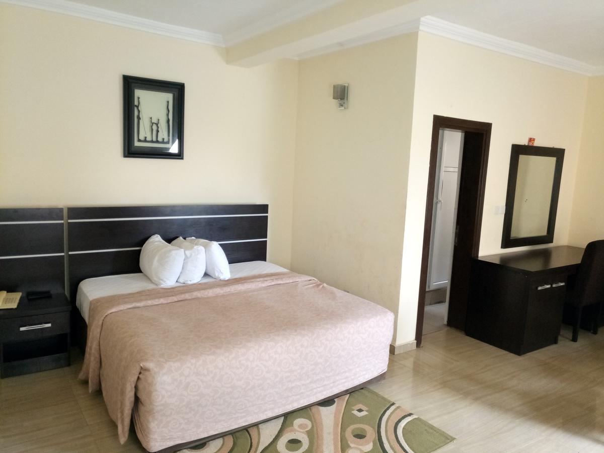 Hotel Benizia Асаба Екстериор снимка